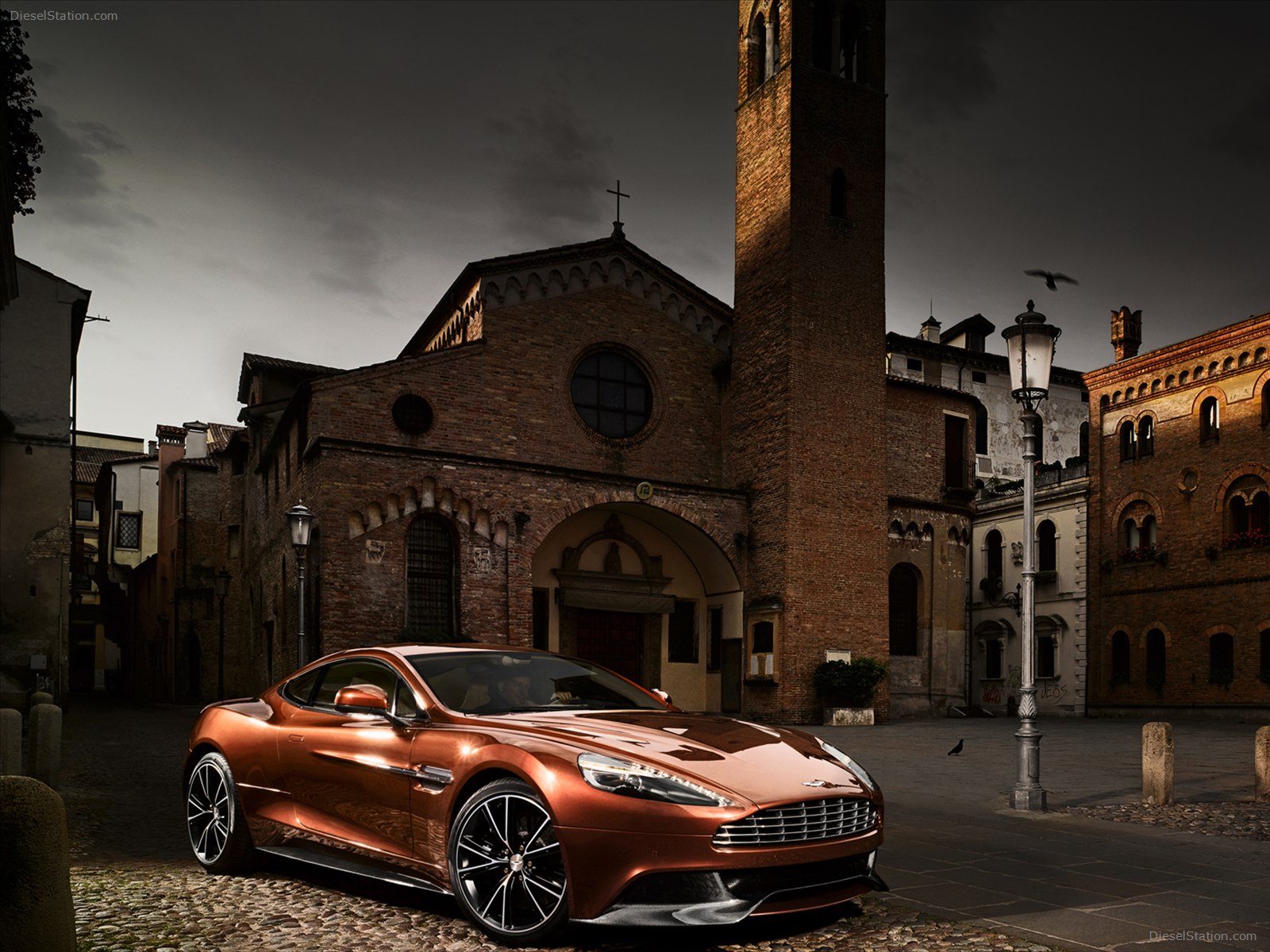 Aston Martin Vanquish 2013